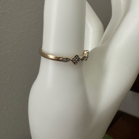 Gold Ring with Diamonds - Picture 3 of 8